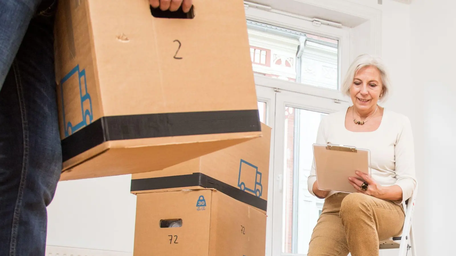 Umziehen, aber richtig: Rentnerinnen und Rentner sollten dem Renten Service einen Ortswechsel mitteilen, sonst droht der Zahlungsausfall. (Foto: Christin Klose/dpa-tmn)