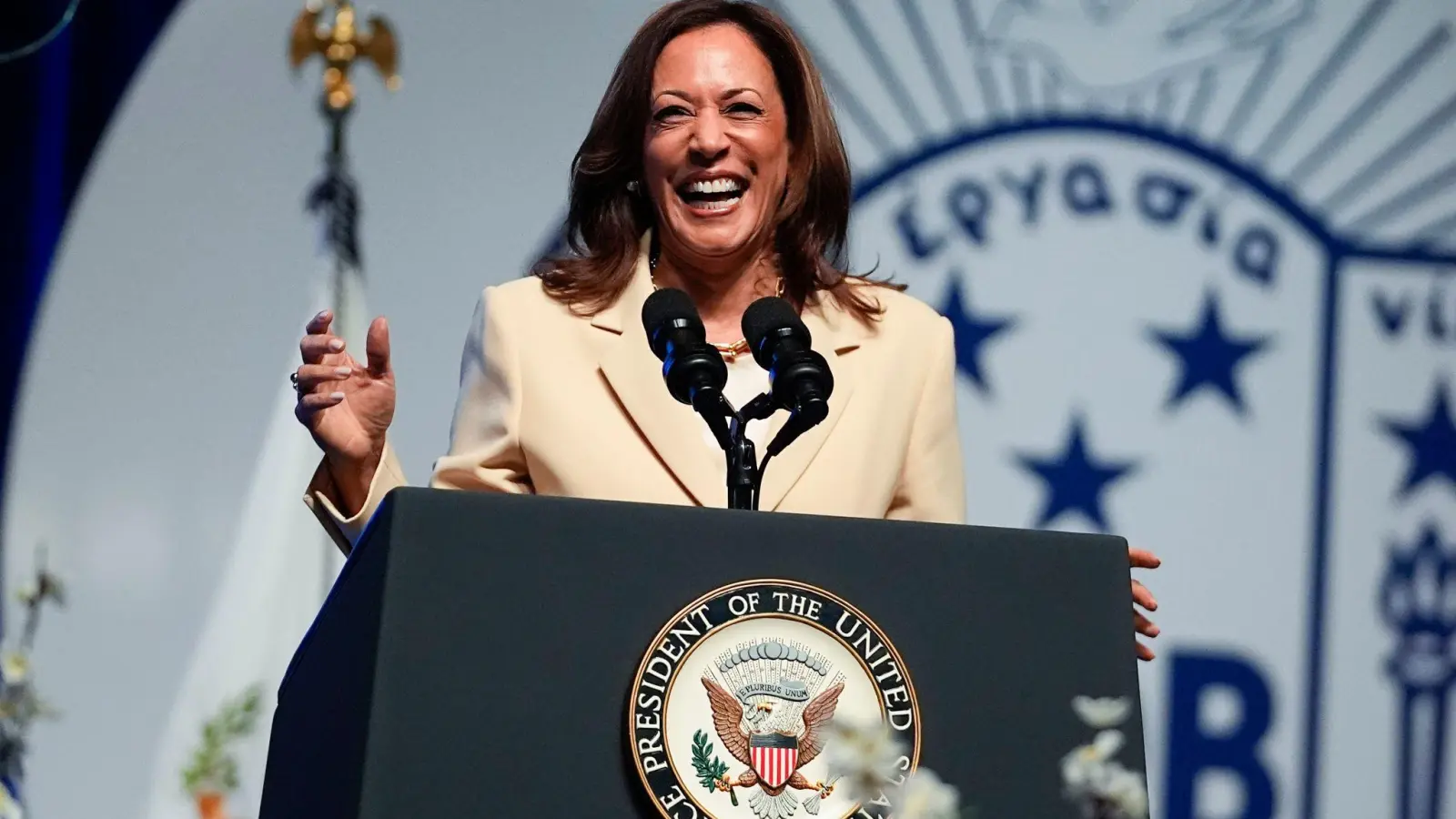 Für ihr Lachen bekannt: Kamala Harris. (Archivbild) (Foto: Darron Cummings/AP)