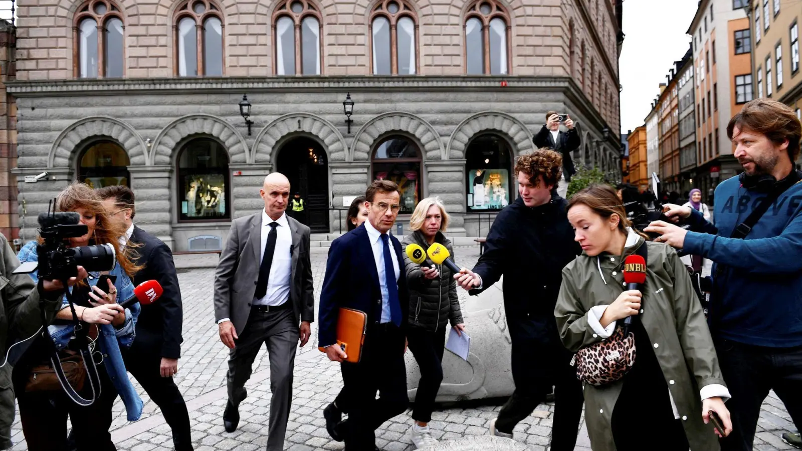 Ulf Kristersson (M), Vorsitzender der Moderaten Sammlungspartei, trifft am schwedischen Parlament ein. (Foto: Tim Aro/TT News Agency/AP/dpa)