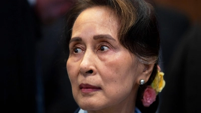 Wurde im April aus dem Gefängnis in der Hauptstadt Naypyidaw an einen anderen Ort verlegt: Aung San Suu Kyi. (Foto: Peter Dejong/AP/dpa)