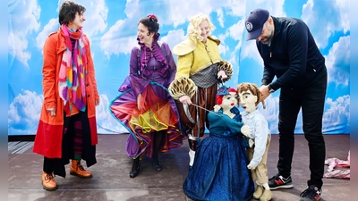 Bei der Probe zu dem Märchenstück „Señora Fortuna und Don Dinero“ (von links): Veronika Stünkel, Atischeh Hannah Braun, Claudia Kucharski und Thomas Schwendemann. (Foto: Jim Albright)