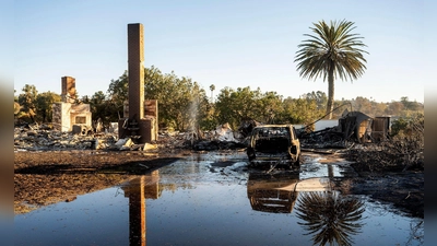 An vielen Stellen sind nur noch Brandruinen übrig.  (Foto: Noah Berger/AP/dpa)