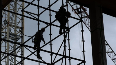 Die Zahl der Erwerbstätigen wird voraussichtlich leicht steigen. (Foto: Jan Woitas/dpa)