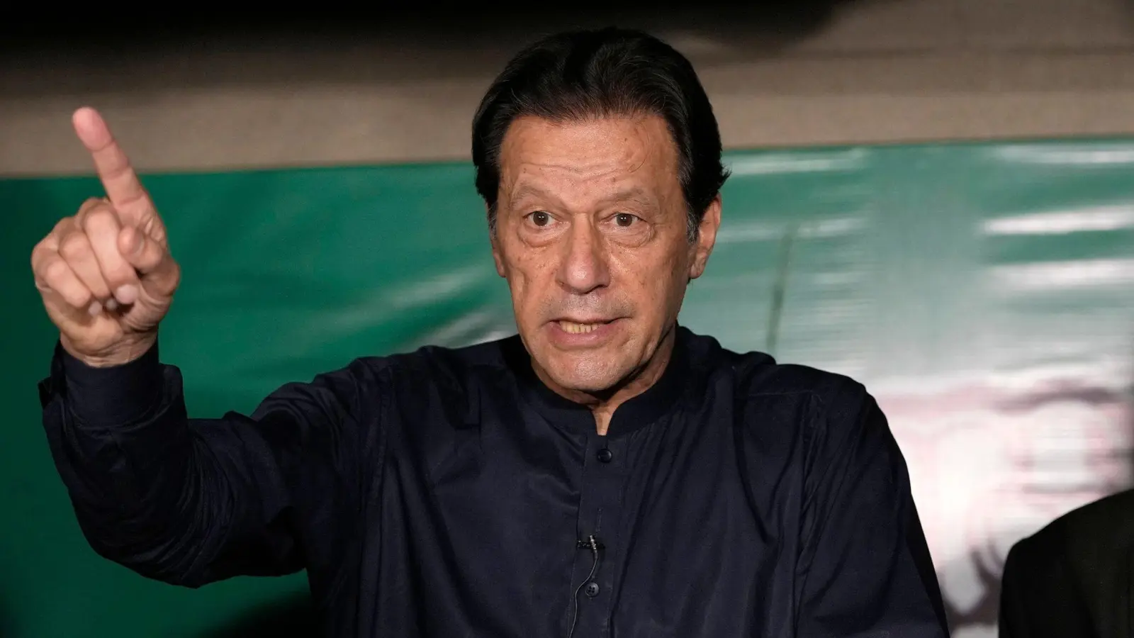 Imran Khan ist zu drei Jahren Gefängnis verurteilt worden. (Foto: K.M. Chaudary/AP/dpa)