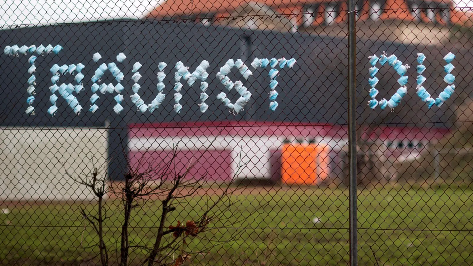 Gesunder Schlaf ist wichtig: Unsere Träume helfen, emotionale Prozesse zu verstehen und zu verarbeiten, besonders in Krisenzeiten. (Foto: Julian Stratenschulte/dpa/dpa-tmn)