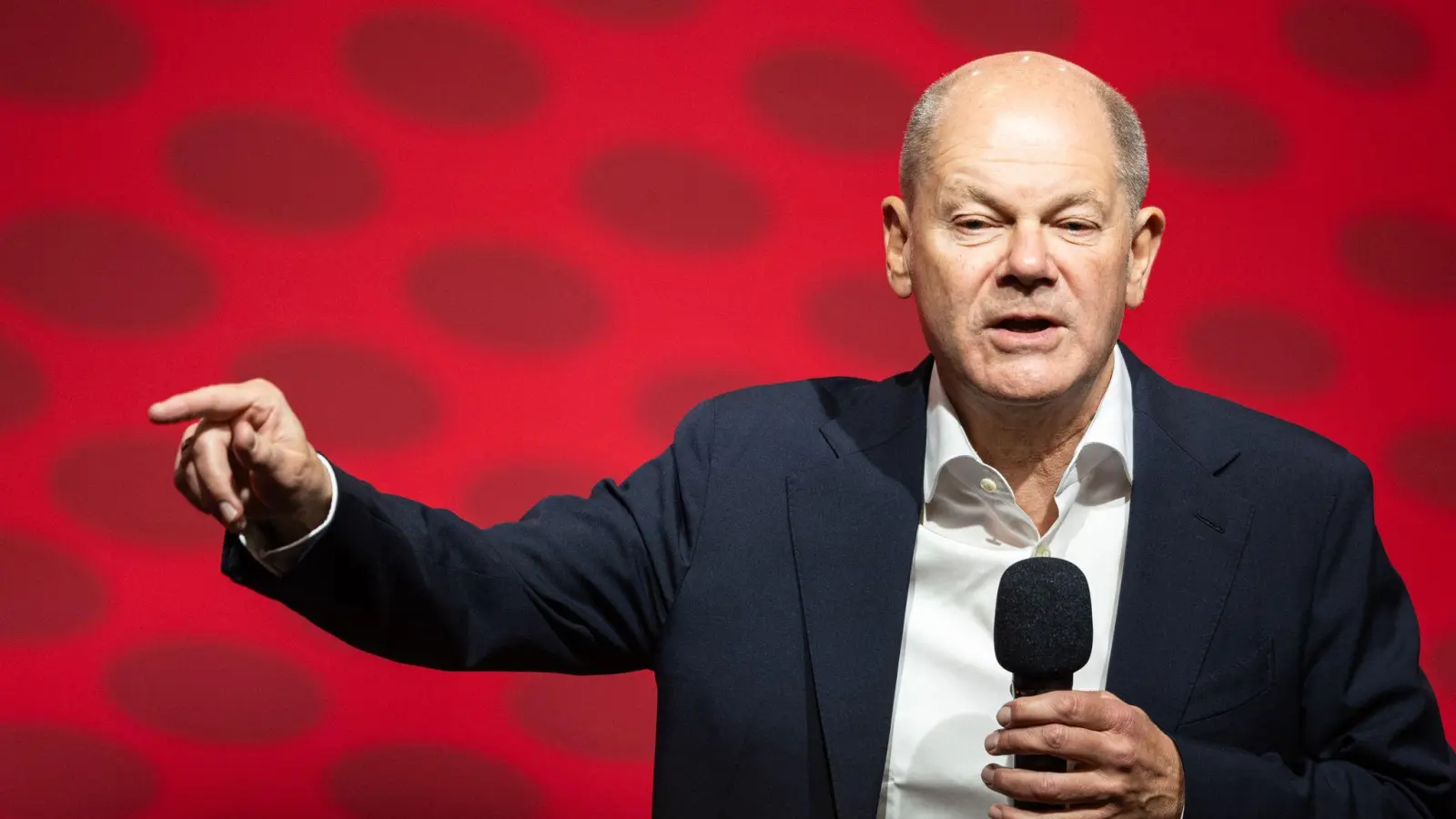 Olaf Scholz muss bis zu 19 Prozentpunkte Rückstand auf die Union aufholen, wenn er im Kanzleramt bleiben will.  (Foto: Hannes P. Albert/dpa)