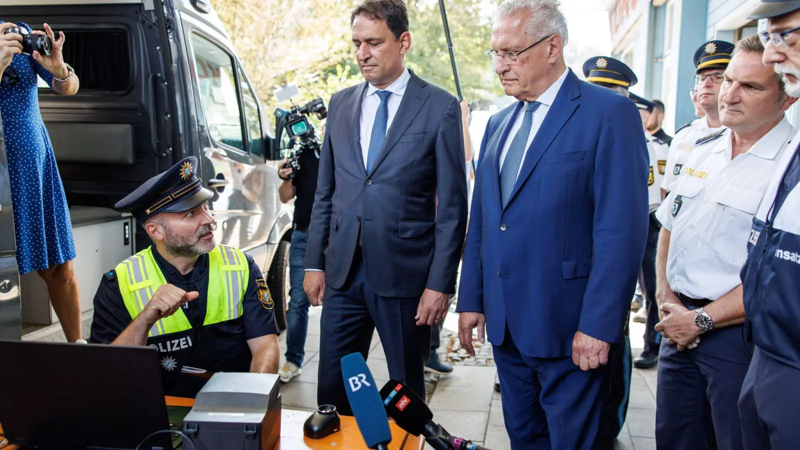 Bayerns Innenminister Joachim Herrmann (CSU) fordert vom Bund ein härteres Durchgreifen in Sachen illegaler Migration. (Foto: Matthias Balk/dpa)