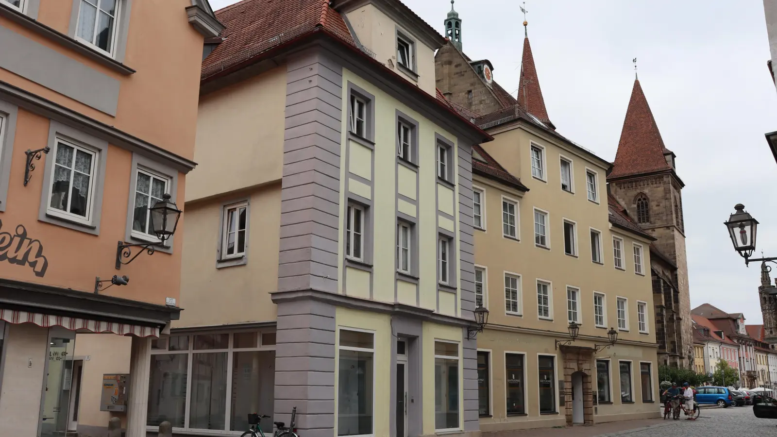 An dem Gebäude am Martin-Luther-Platz in Ansbach deutet nichts mehr auf das Kreditinstitut hin, das dort bisher angesiedelt war. (Foto: Thomas Schaller)