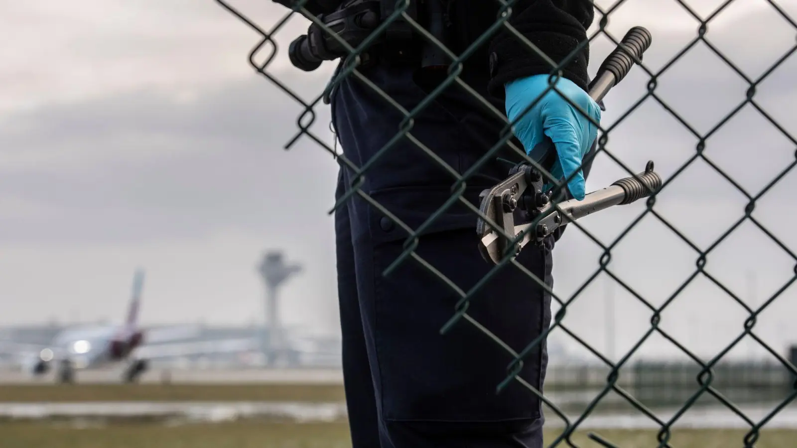 Klimaprotest am Flughafen Berlin Brandenburg (Foto: Paul Zinken/dpa)