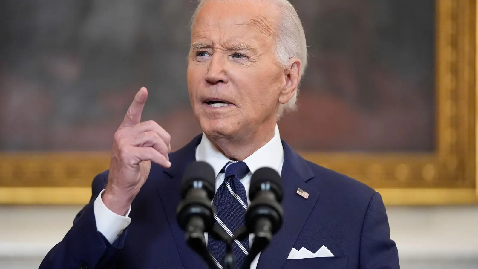 Biden sichert dem Verbündeten Unterstützung zu. (Foto: Evan Vucci/AP)