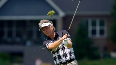 Bernhard Langer blieb bei seiner ersten Runde in München mit 71 Schlägen einen Schlag unter Par. (Foto: Charlie Neibergall/AP/dpa)