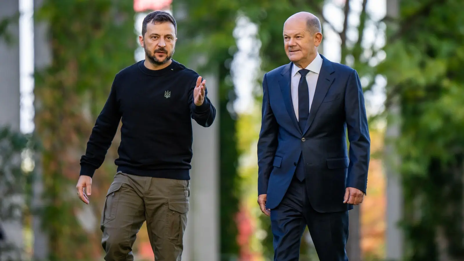 Auf seiner Europatour hat der ukrainische Präsident Wolodymyr Selenskyj auch bei Kanzler Olaf Scholz in Berlin Halt gemacht, um für neue Militärhilfe zu werben.  (Foto: Michael Kappeler/dpa)