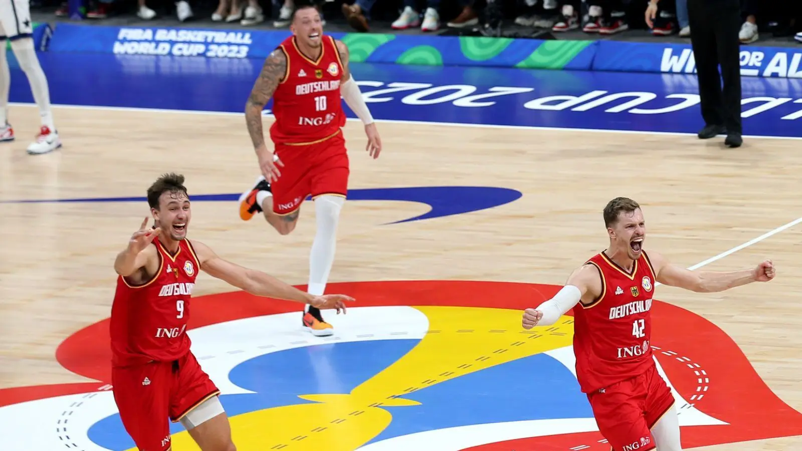 Deutschlands Profis jubeln nach dem WM-Halbfinale. (Foto: Matthias Stickel/dpa)