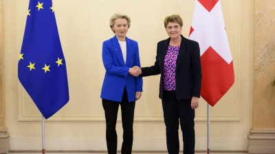 „Heute ist ein Tag großer Freude“, sagte EU-Kommissionspräsidentin Ursula von der Leyen (l).  (Foto: Alessandro Della Valle/KEYSTONE/dpa)