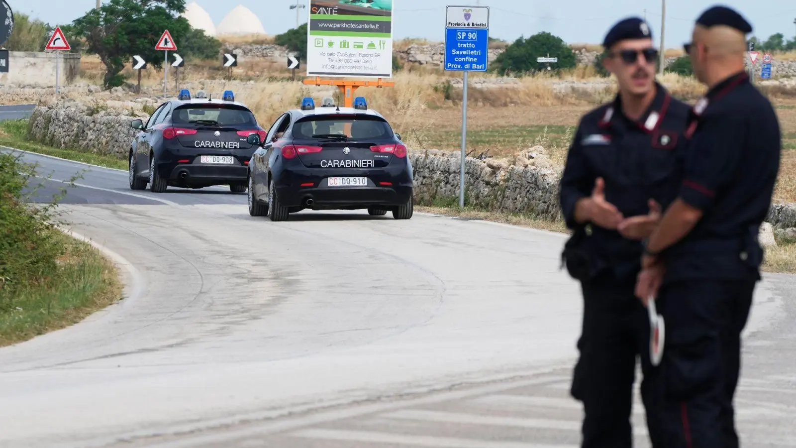 Bei einem Überfall auf einen Geldtransporter nahe Brindisi machte ein bewaffnetes Kommando drei Millionen Euro Beute. Die Fahndung der Carabinieri läuft. (Symbolbild) (Foto: Gregorio Borgia/AP/dpa)