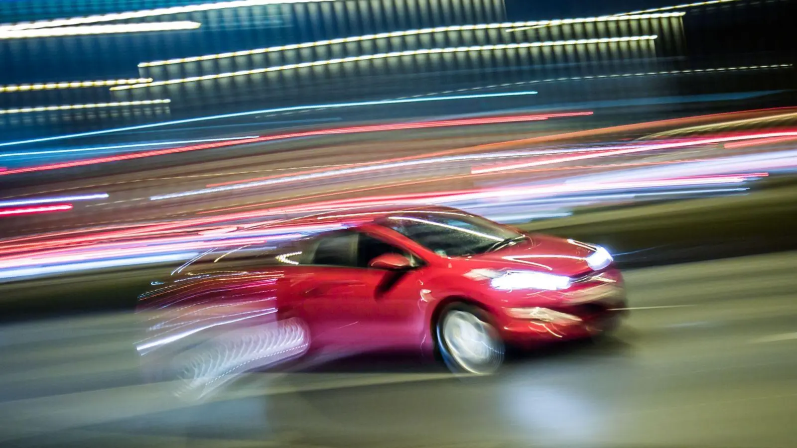 Geblitzt und ohne Buße? Verkehrsordnungswidrigkeiten können unter bestimmten Umständen auch verjähren. (Foto: Frank Rumpenhorst/dpa/dpa-tmn)