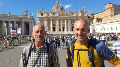 Angekommen: Andreas (links) und Bernhard Kisch erreichen endlich Rom und genießen die einmalige Atmosphäre der ewigen Stadt. (Foto: privat)