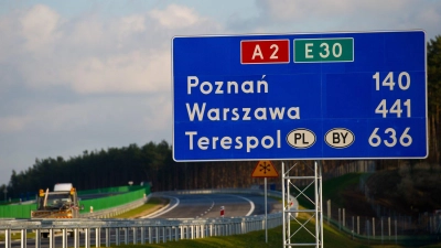 Ab nach Warschau: Auf einem Teil der A 2 in Polen gibt es für Autos keine Mautpflicht mehr. (Foto: Patrick Pleul/dpa-Zentralbild/dpa-tmn)