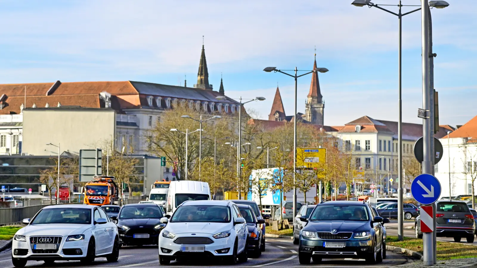 In der Stadt Ansbach sind insgesamt 41.702 Fahrzeuge zugelassen. Bei 25.912 handelt es sich um Pkw. Der Anteil an Elektro-Autos ist im Verhältnis noch ziemlich gering. (Archivfoto: Jim Albright)