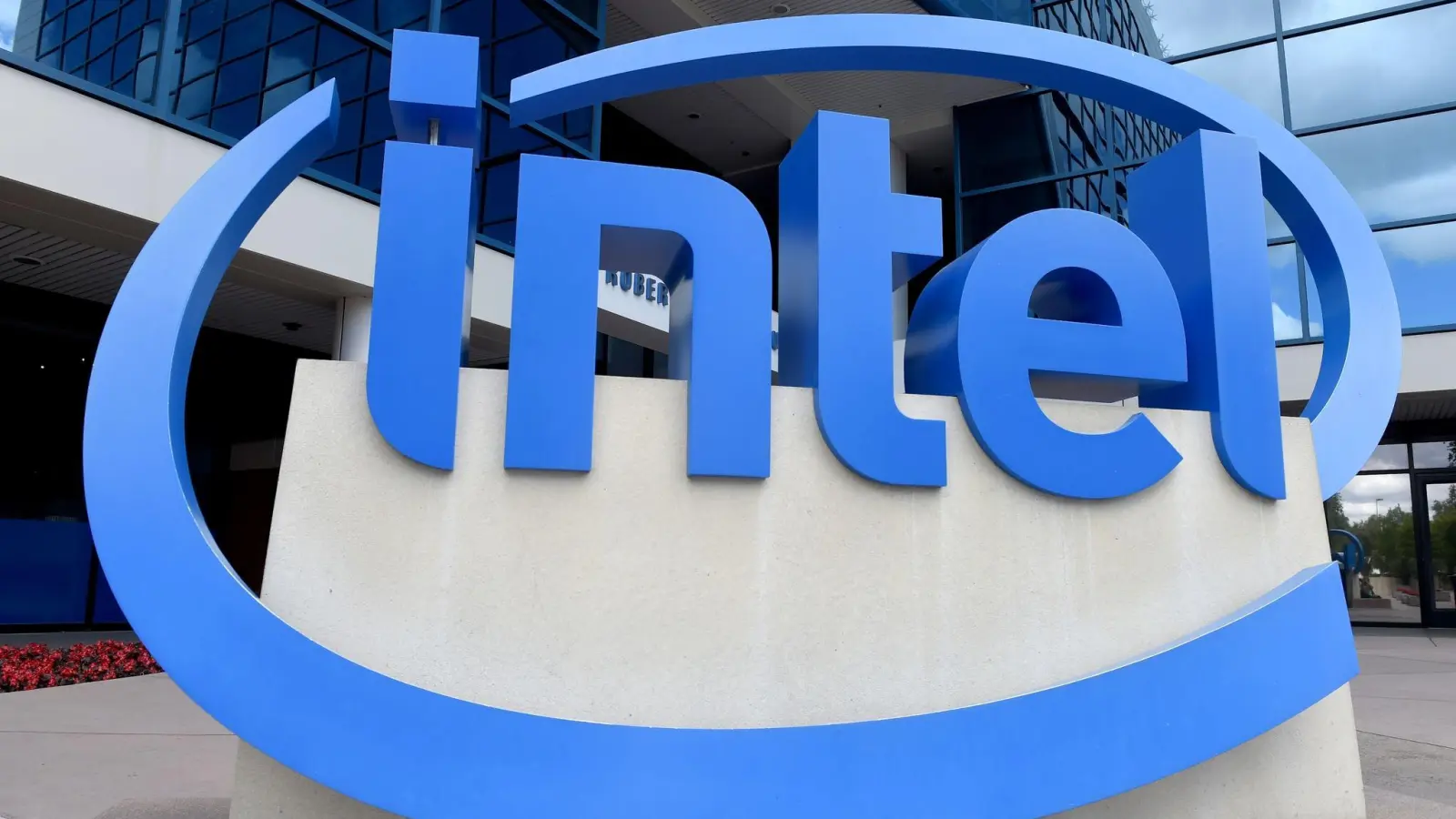 Wirtschaftsforscher und der Mittelstand kritisieren die Intel-Subventionen. (Foto: Andrej Sokolow/dpa)