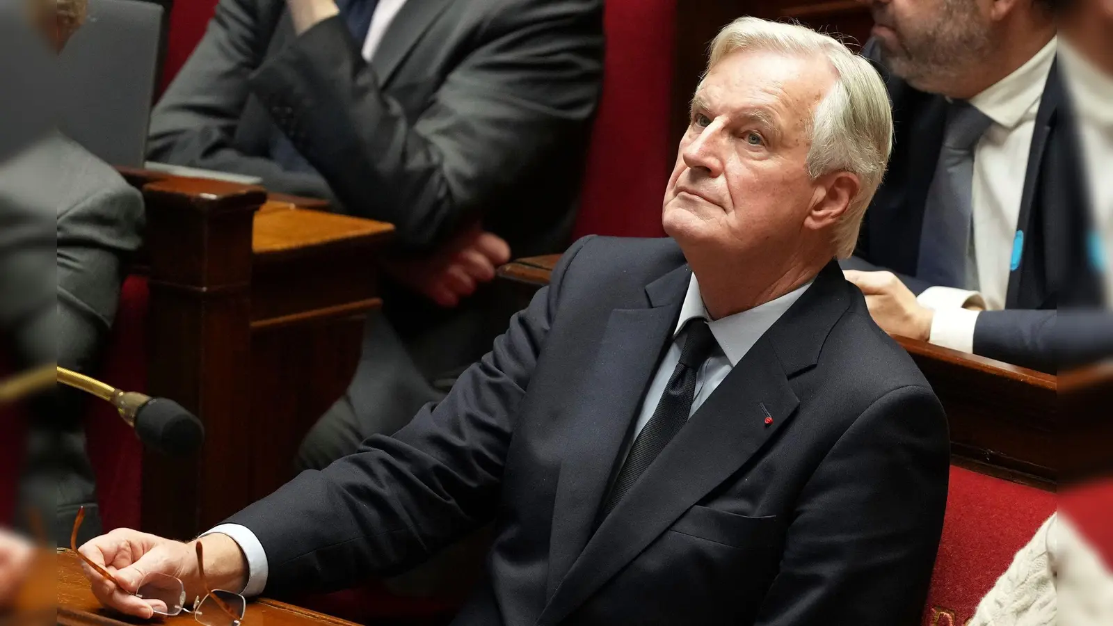 In Frankreich droht der Sturz der Mitte-Rechts-Regierung von Michel Barnier. (Foto: Michel Euler/AP/dpa)