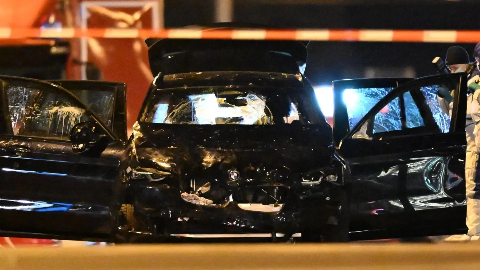 Der Täter raste laut Haseloff mit einem Leihwagen in die Menschenmenge auf dem Weihnachtsmarkt.  (Foto: Hendrik Schmidt/dpa)