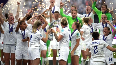 Europameisterinnen 2022 in Wembley: Englands Fußballerinen  (Foto: Sebastian Christoph Gollnow/dpa)