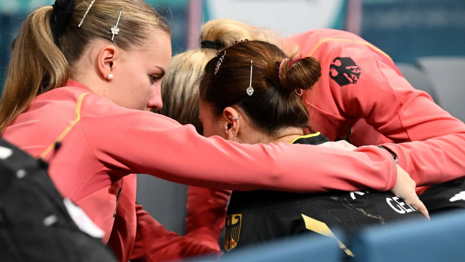 Benötigt Trost nach dem verlorenen Bronze-Duell: Tischtennisspielerin Xiaona Shan (Foto: Sven Hoppe/dpa)