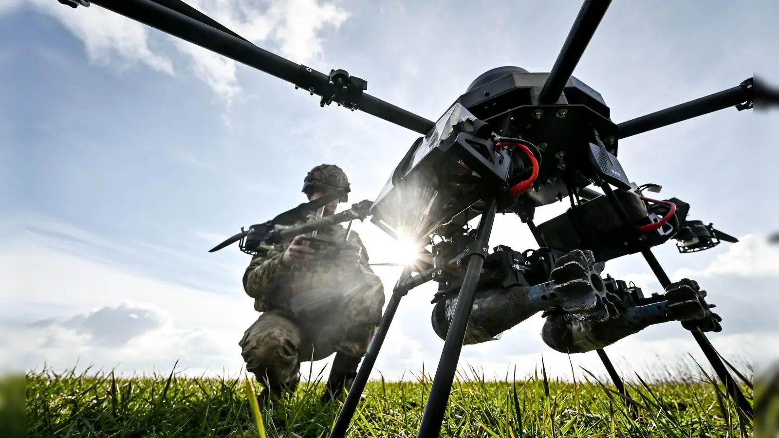 Die Ukraine beschießt in ihrem Abwehrkampf gegen den russischen Angriffskrieg immer wieder auch das Gebiet des Nachbarlandes, um den militärischen Nachschub zu stoppen. (Archivbild) (Foto: Uncredited/ukrin/dpa)