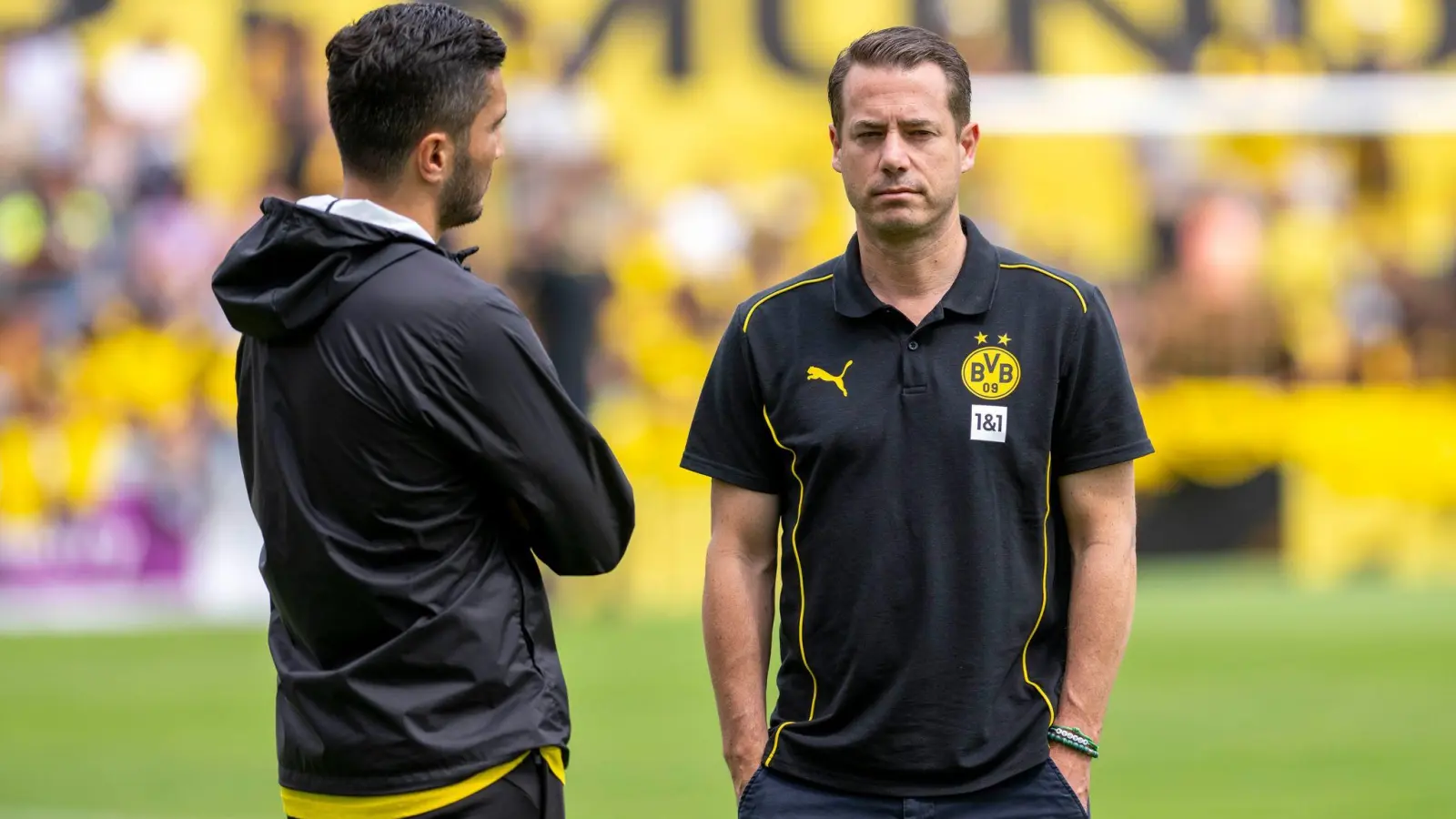 BVB-Boss Lars Ricken diskutiert nicht über Trainer Nuri Sahin (links) (Foto: David Inderlied/dpa)