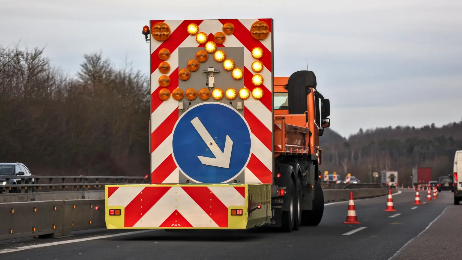 Die Autobahnmeisterei sperrt wegen Bauarbeiten für eine Nacht die A3 zwischen Geiselwind und Schlüsselfeld. (Foto: Tizian Gerbing)