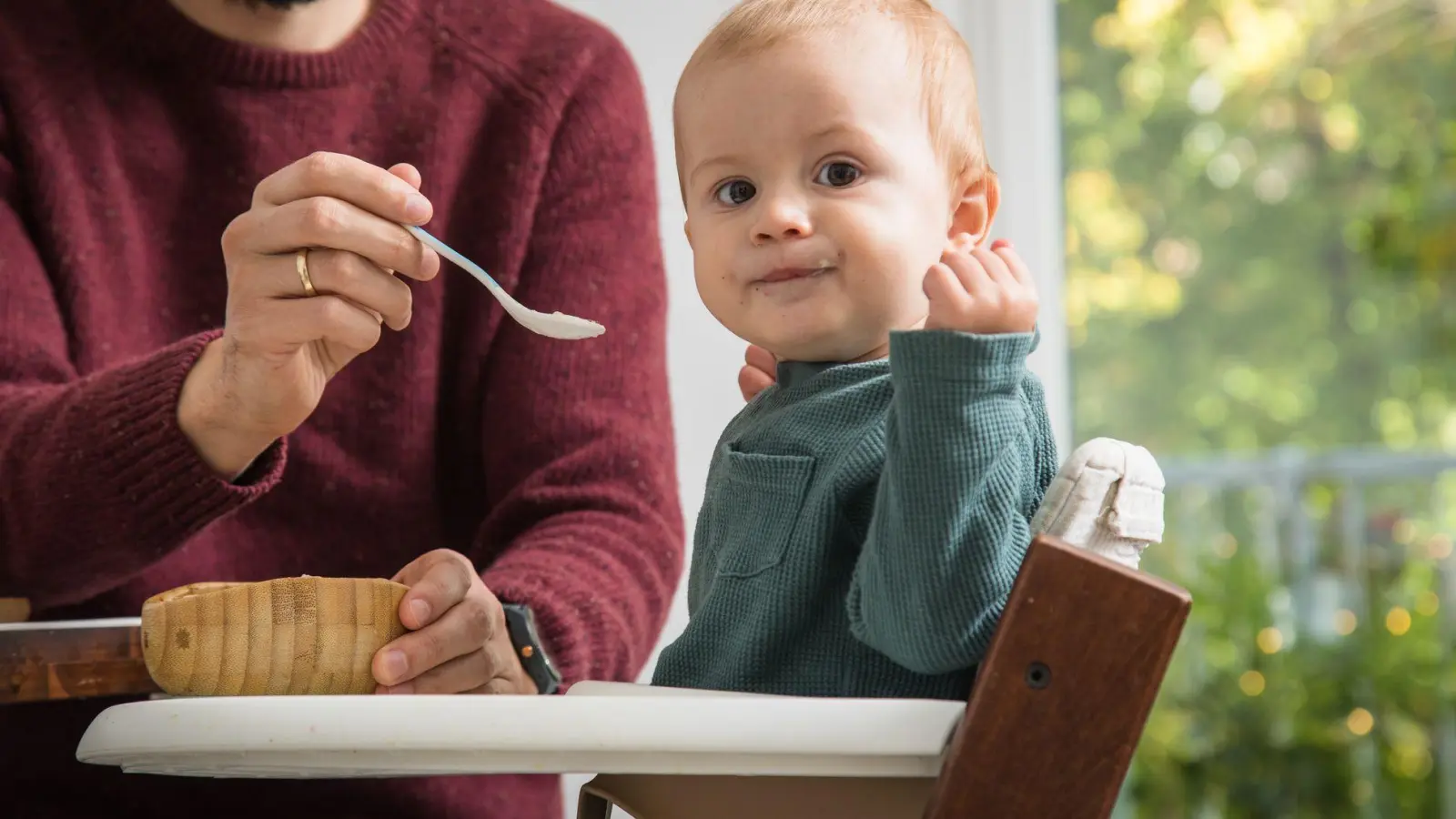 Sicher und bequem soll ein Kinderhochstuhl sein. Die Stiftung Warentest hat zwölf Modelle von verschiedenen Anbietern getestet. (Foto: Christin Klose/dpa-tmn)