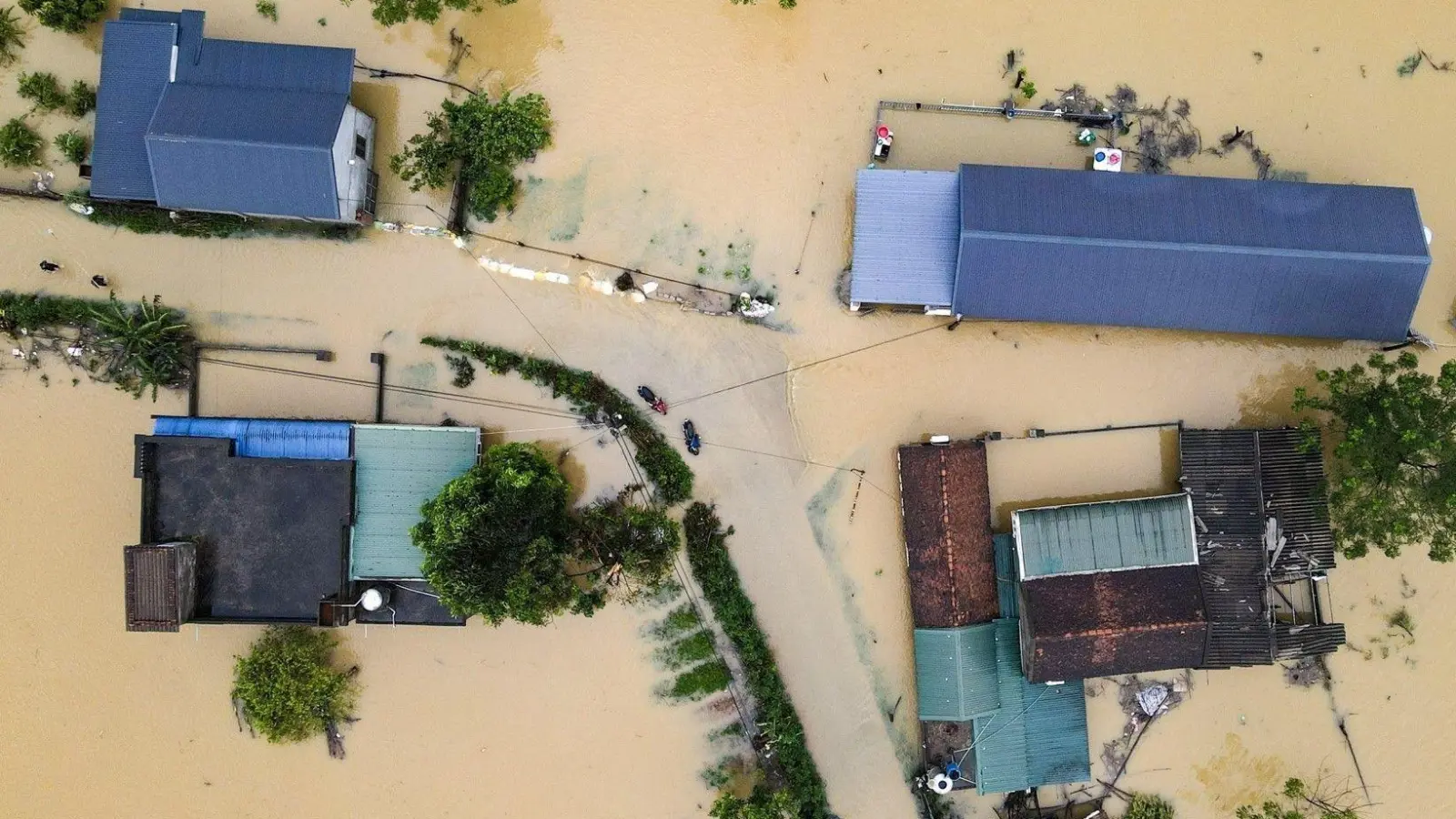 Ganze Landstriche stehen völlig unter Wasser. (Foto: VNA/XinHua/dpa)