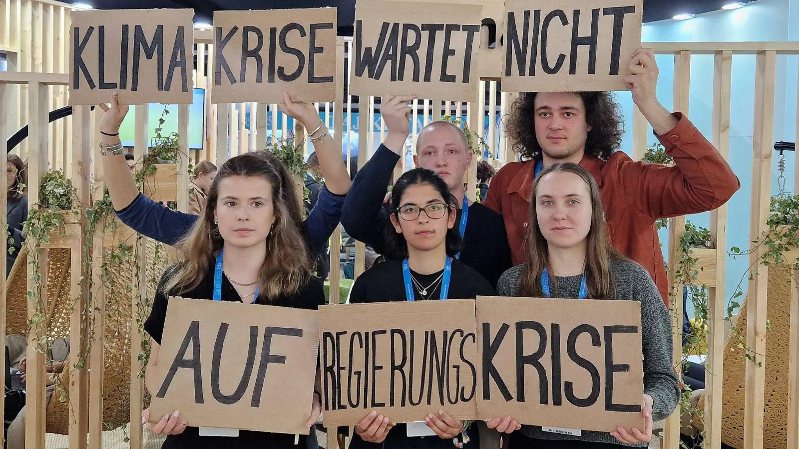 Auch in Baku dabei: Deutsche Aktivisten von Fridays for Future. (Foto: Larissa Schwedes/-/dpa)