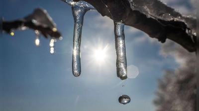 Trotz Tauwetter starten die ersten Bergbahnen in die Skisaison (Symbolbild). (Foto: Frank Rumpenhorst/dpa)