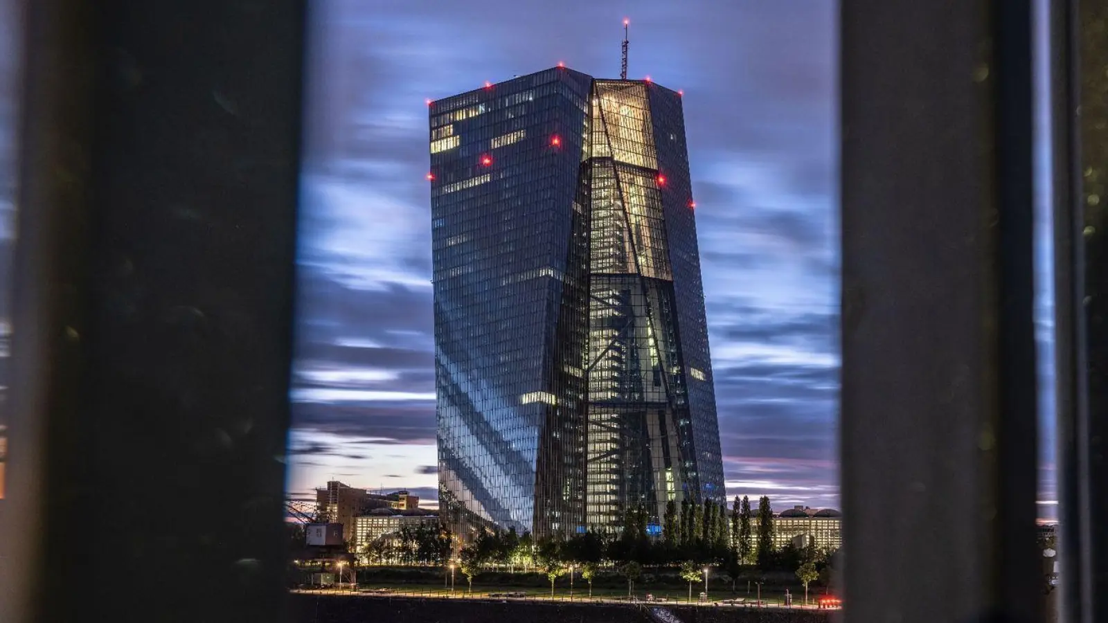 Im Juli 2022 beendete die EZB ihre Politik der Null- und Negativzinsen, um die Inflation in den Griff zu bekommen. (Foto: Frank Rumpenhorst/dpa)