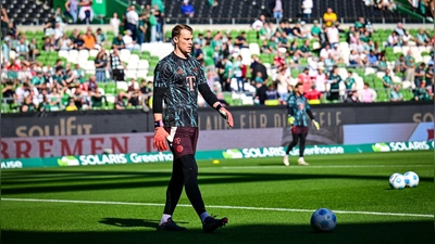 Manuel Neuer musste in Bremen nach dem Aufwärmen doch passen. (Foto: Sina Schuldt/dpa)