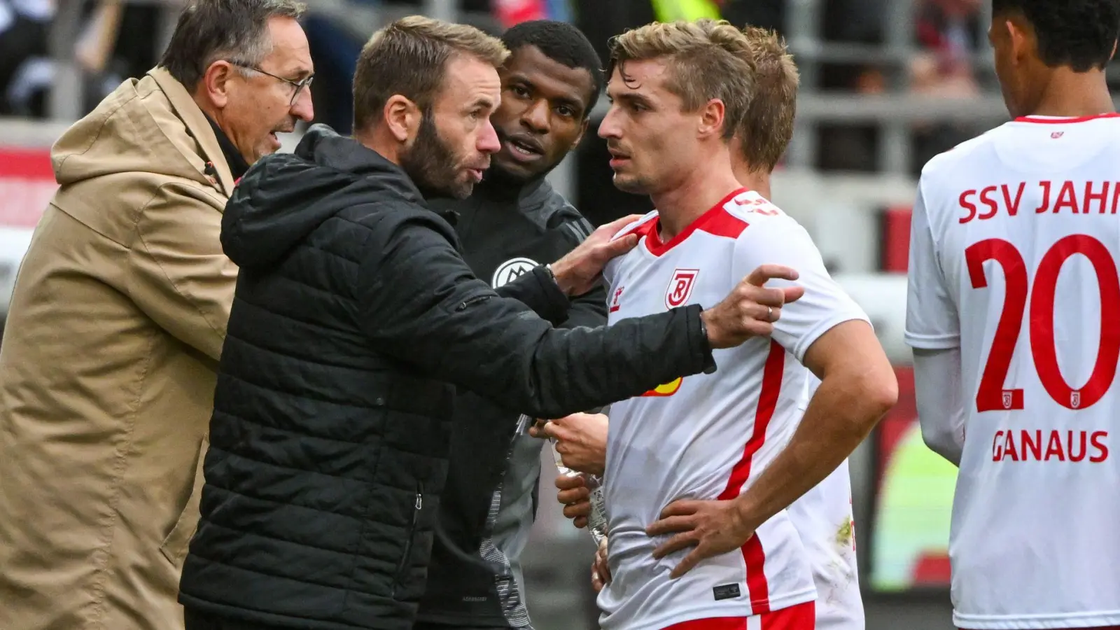 Andreas Patz hat Jahn Regensburg wiederbelebt. (Foto: Armin Weigel/dpa)