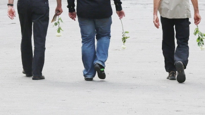 Ein Todesfall in der Familie kann psychisch und finanziell belastend sein. Viele Arbeitgeber gewähren ihren Arbeitnehmenden darum Sonderurlaub. (Foto: Sebastian Willnow/dpa-tmn)