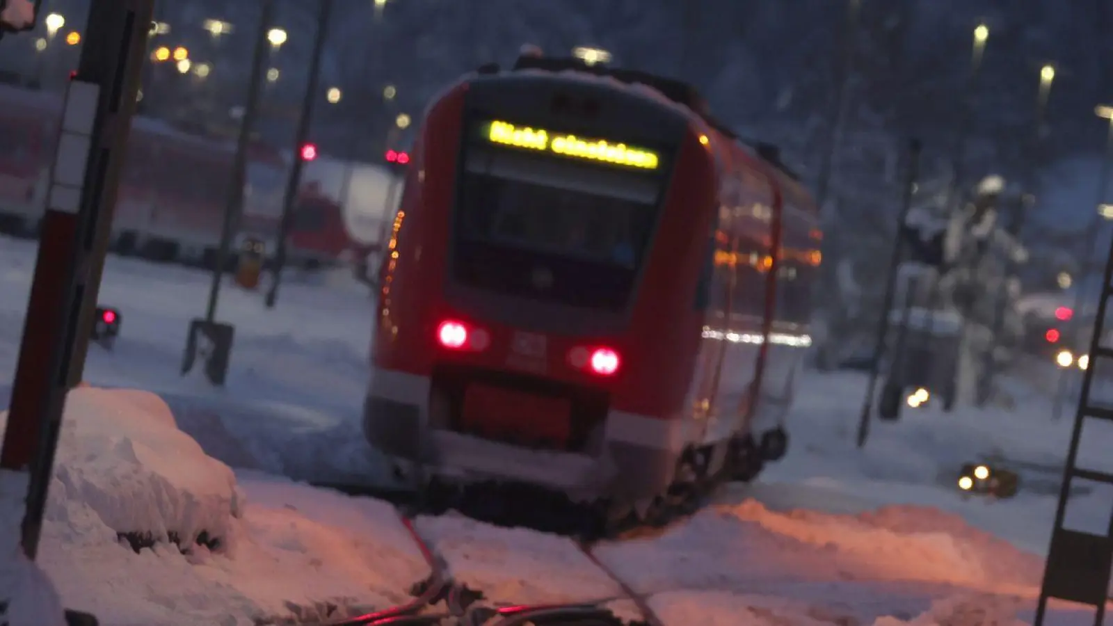 Reisende können sich bis zu 30 Minuten verspäten. (Symbolbild) (Foto: Karl-Josef Hildenbrand/dpa)