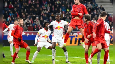 Eric Dier, hier beim Kopfballtor zum 1:0, konnte sich in Salzburg als Ersatz für Dayot Upamecano empfehlen. (Foto: Sven Hoppe/dpa)