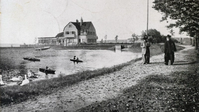 Das idyllisch am Beckenweiher gelegene Café Waldsee war ein beliebtes Ausflugslokal. Im Sommer paddelte man auf dem Weiher, im Winter lief man Schlittschuh. (Foto: Sammlung Breitschwert)