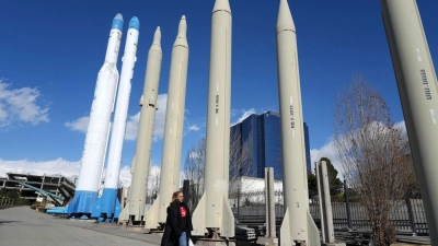 Raketen aus dem Iran sind in Richtung Israel abgefeuert worden. (Archivbild) (Foto: Vahid Salemi/AP/dpa)