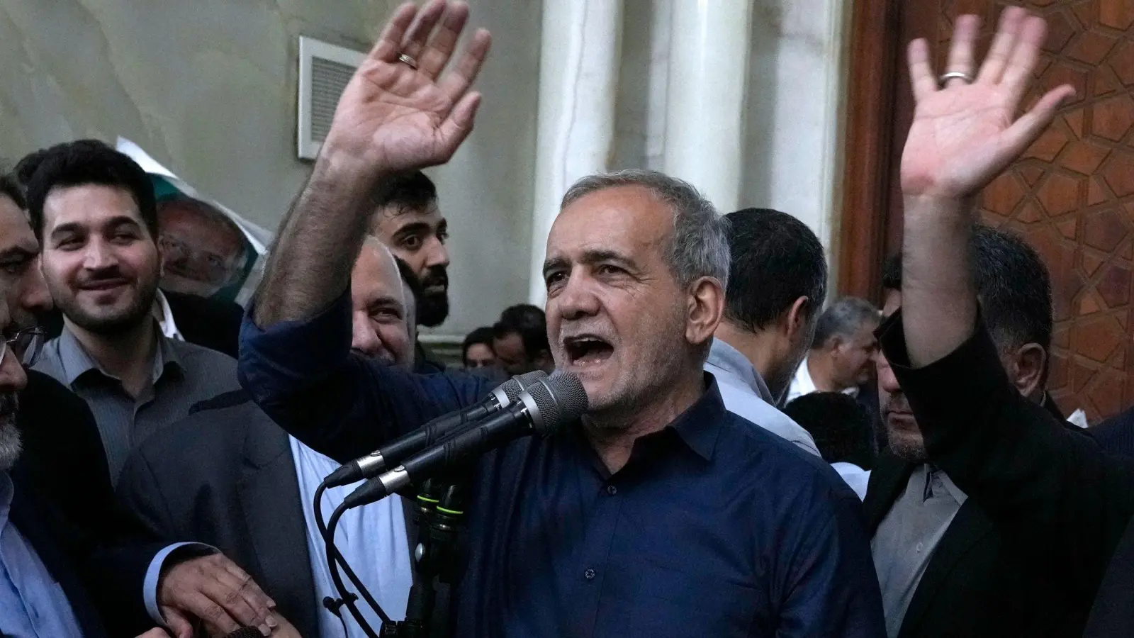 Irans neuer Präsident Peseschkian will die Unterstützung für die Widerstandsfront gegen Israel fortsetzen. (Archivbild) (Foto: Vahid Salemi/AP)