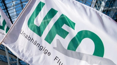 Die Flugbegleiter der Unabhängigen Flugbegleiter Organisation (UFO) wollen kommende Woche streiken (Archivbild). (Foto: Matthias Balk/dpa)