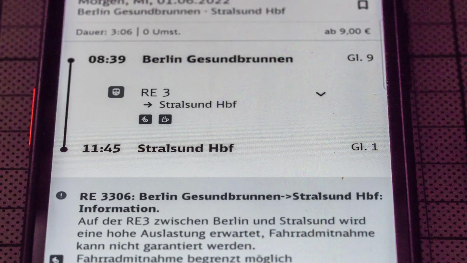 Derzeit gestört: Die Bahn-Buchungsapp DB Navigator. (Archivbild) (Foto: Georg Hilgemann/dpa-Zentralbild/dpa)