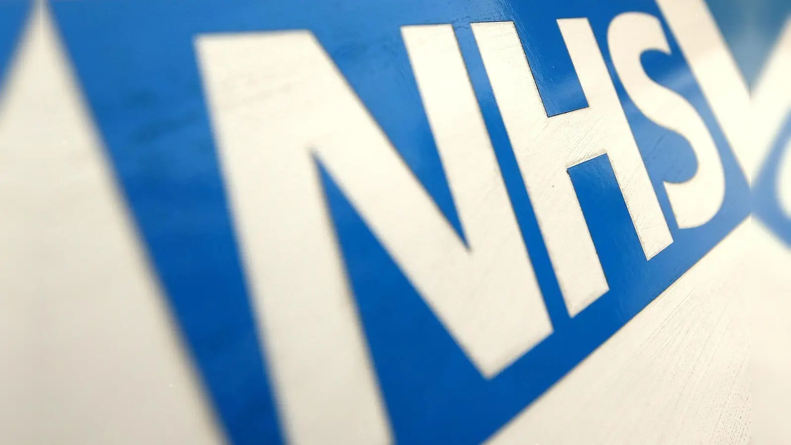 Der britische Gesundheitsdienst NHS gilt als chronisch überlastet und unterfinanziert. (Archivbild) (Foto: Dominic Lipinski/Press Association/dpa)