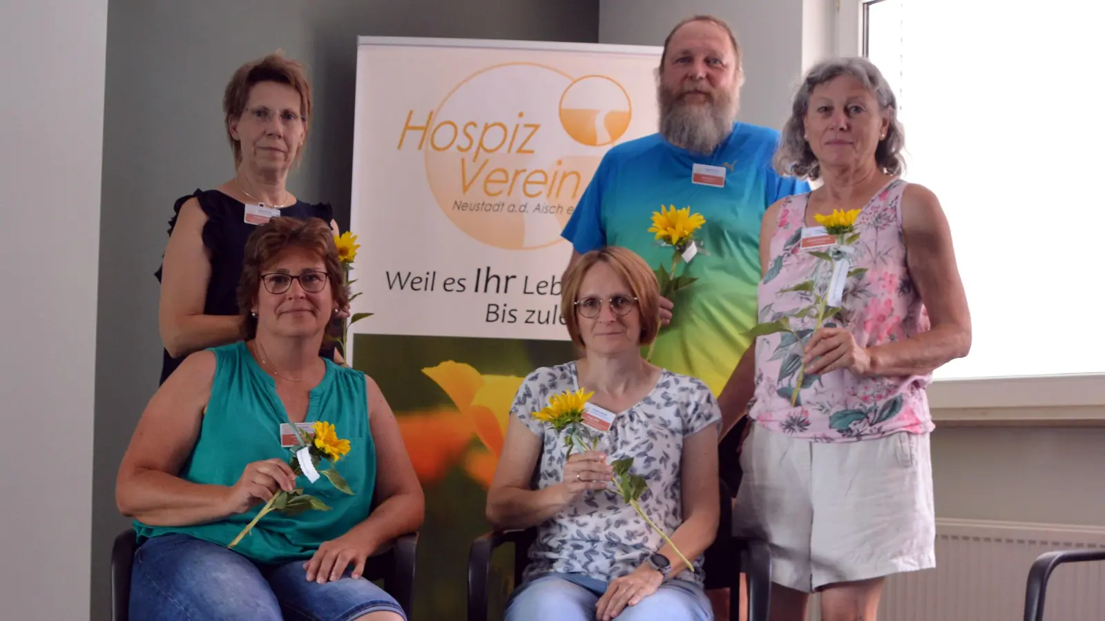 Betreuen für den Neustädter Hospizverein die Trauerspaziergänge: Ute Neumeister, Stefan Koch und Claudia Pfundmeier (hinten von links) sowie Ivonne Ochs und Inge Göß (vorne von links). (Foto: Johannes Zimmermann)