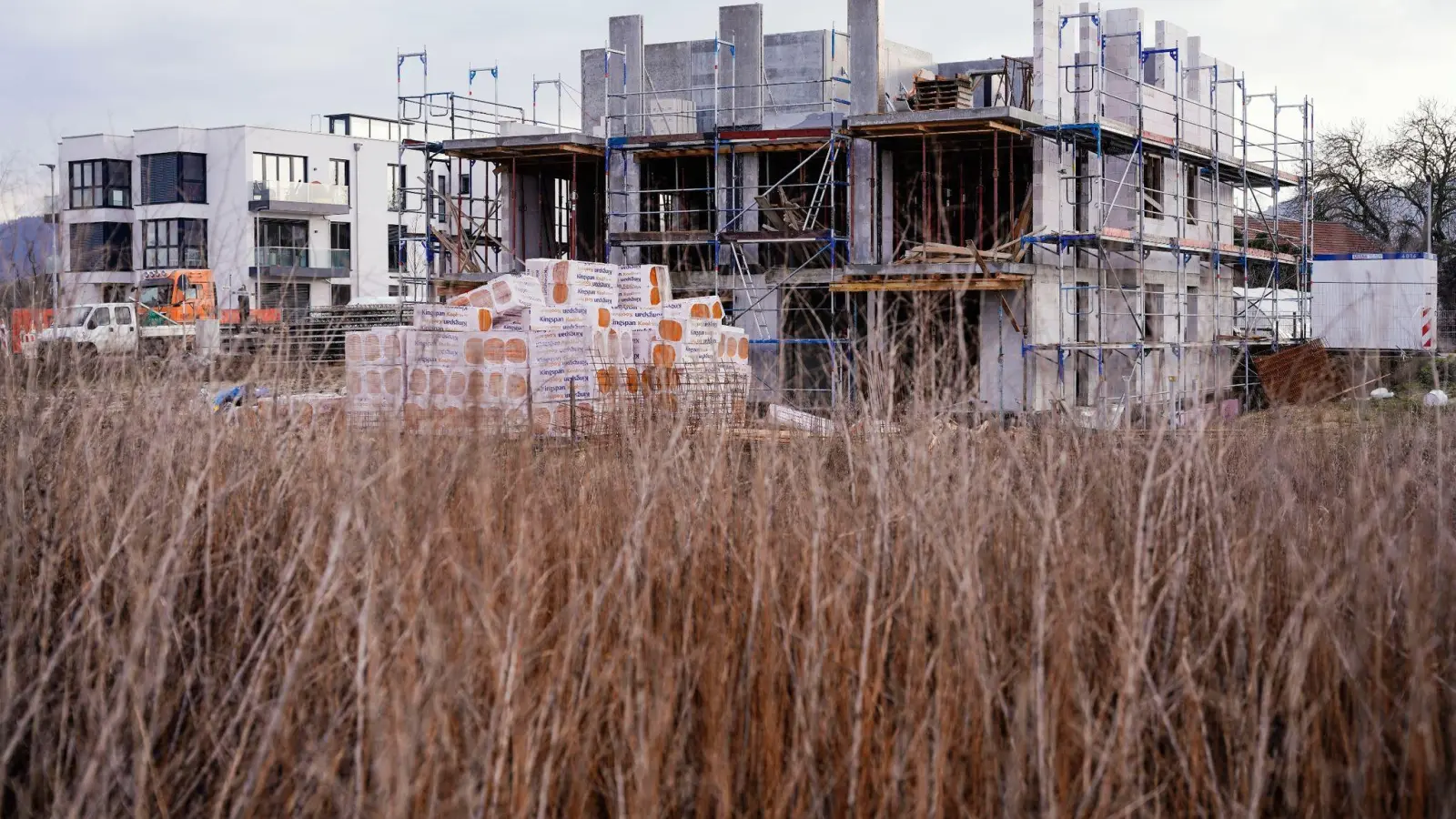 Neu gebaute Häuser in Baden-Württemberg. (Foto: Uwe Anspach/dpa/Symbolbild)