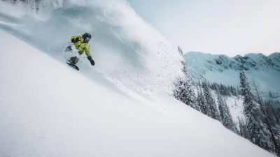 Beste Aussicht auf Tiefschneetage: Durchschnittlich zwölf Meter Schnee fallen im Skigebiet Whitewater pro Saison. (Foto: Stephan Malette/Nelson Kootenay Lake Tourism/dpa-tmn)